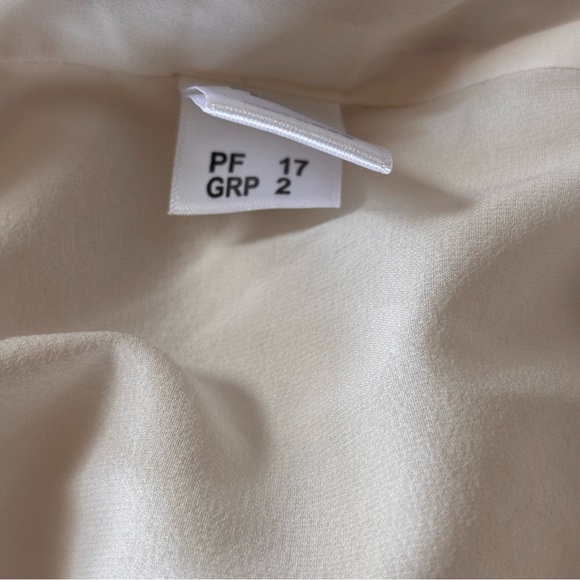 St. John Cream White Geometric Short Sleeve V-Neck Tunic Blouse - Sz Small EUC - Picture 11 of 13